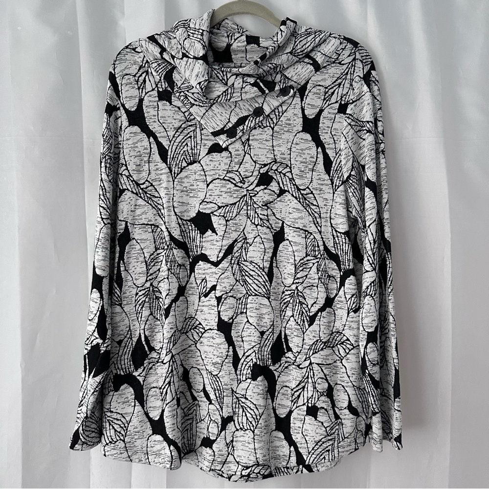 Chico’s Size 2 Black & White Botanical Leaf Print Cowl Neck Long Sleeve Top
